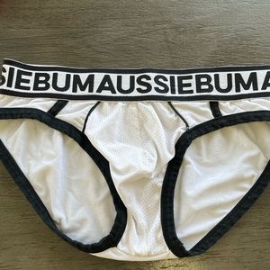 Mens aussiebum Brief size small